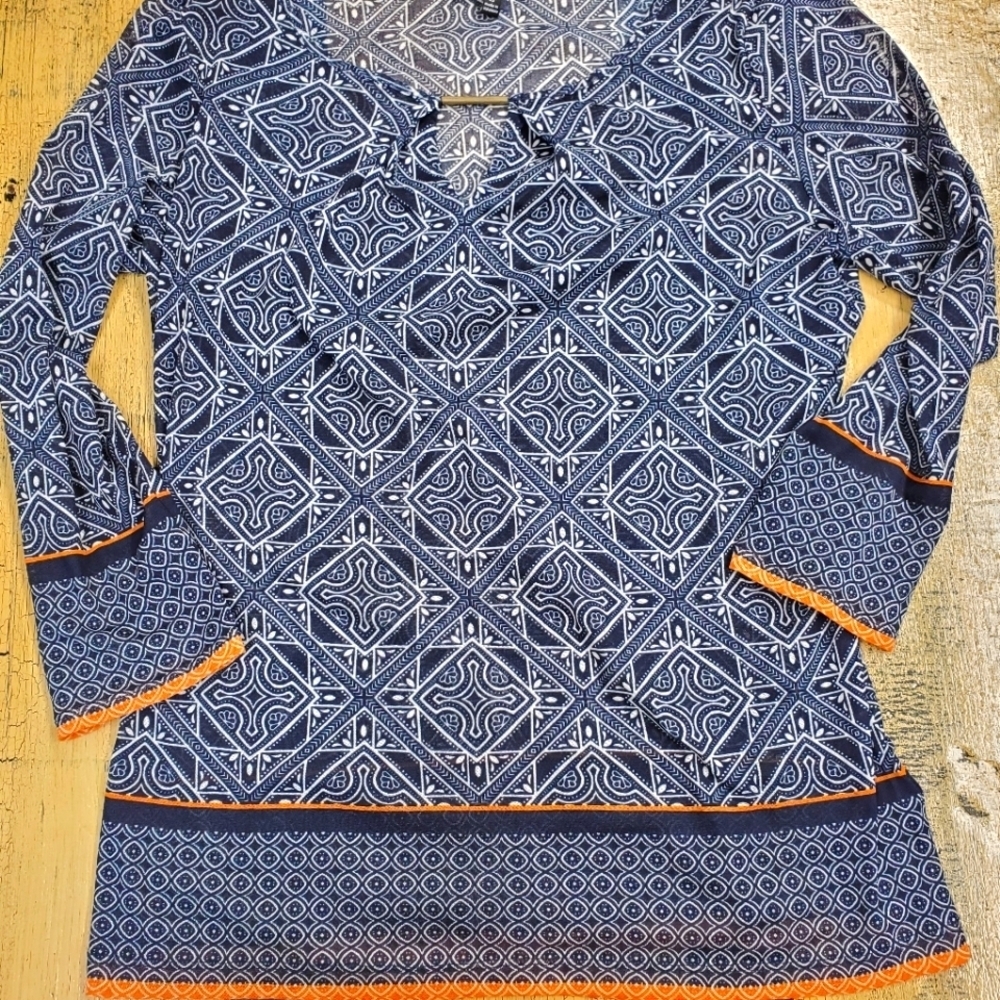 #042 The Limited XS Sheer 3/4 sleeve top